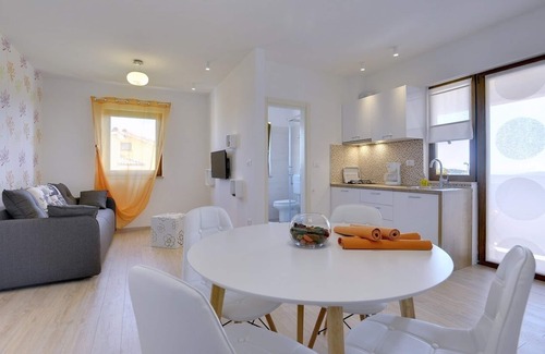 Vinkuran Apartment | Modern apartment with access to balcony including sea view