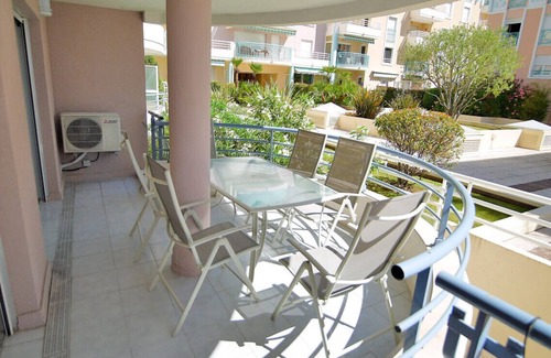 Frejus Port Apartment | Modern apartment with terrace and beach 5 min away