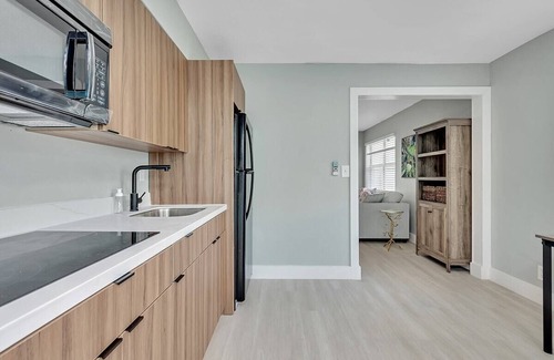 North Beach Apartment | Modern Apt Near Beach Views & Wi-fi