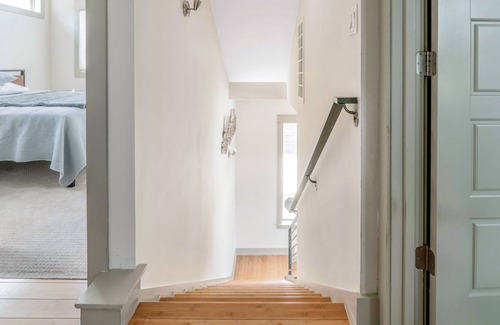 Galindo House | Modern Austin Home w/ Porch & Large Yard!