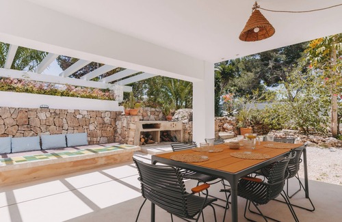 Portocolom Apartment | Modern beach chalet with large garden