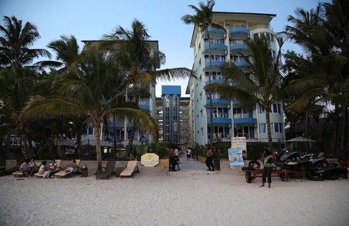 Bamburi Apartment | Modern Beach Studio Apartment with Air-conditioned and a Balcony