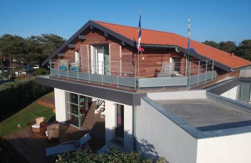Capbreton Villa | Modern Beach Villa 150m from the Atlantic surf