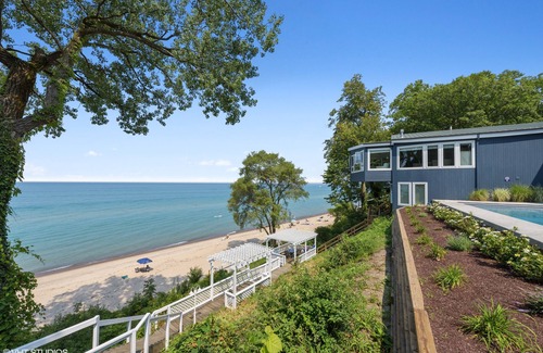 Union Pier House | Modern Beachfront Home With Breathtaking Lake Views and Hot Tub