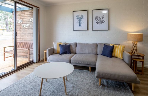 Surf Beach House | Modern Beachside Comfort 3 Minutes to the Beach