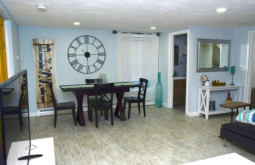 Revere Apartment | Modern Beachside Space - Near Boston/Airport/Train
