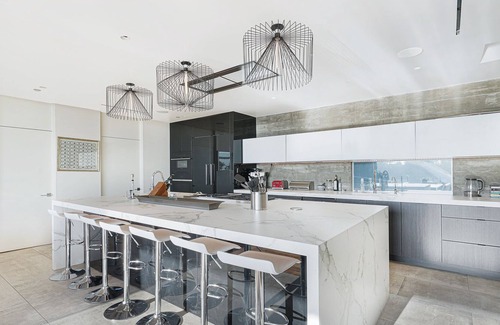 Bel Air House | Modern Bel Air Estate | 5 Bd | 7 Ba | 6,112 sqft | Pool | Views