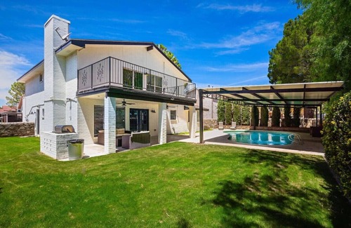 Biggs Field House | Modern Bohemian Pool House