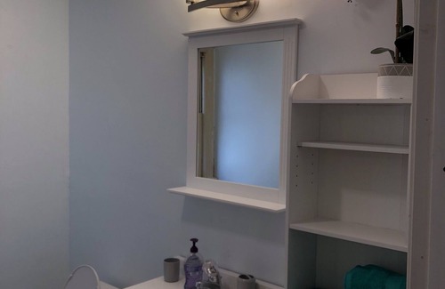 Schenectady Apartment | Modern-Bohemian quarters - King Bed-Washer/Dryer
