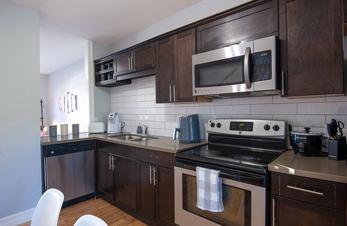 Charlottetown House | Modern bright 2bd steps from Downtown