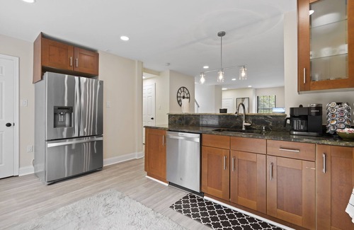 Clifton House | Modern & Bright TH Near Dulles Airport Free Parking