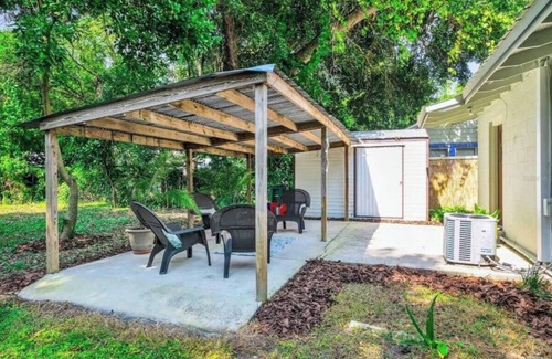 Gainesville House | Modern Bungalow-5 min to UF & Shands & VA Hospitals