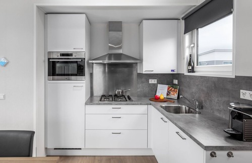 Breskens Ski Chalet | Modern bungalow with dishwasher, beach at 500 m.