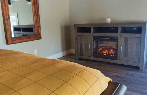 St. Anthony Cabin | Modern Bunkhouse located in the heart of activity for large groups