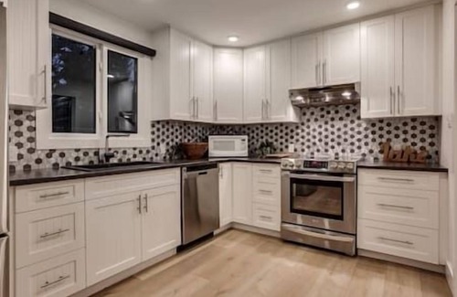 East Kootenay House | Modern Cabin /Beach Access /Fire Pit