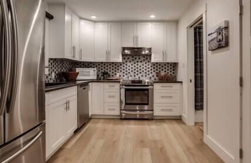 East Kootenay House | Modern Cabin /Beach Access /Fire Pit