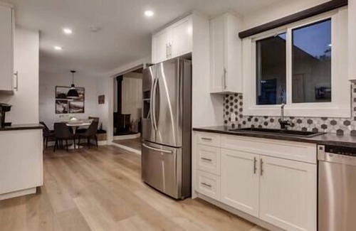 East Kootenay House | Modern Cabin /Beach Access /Fire Pit