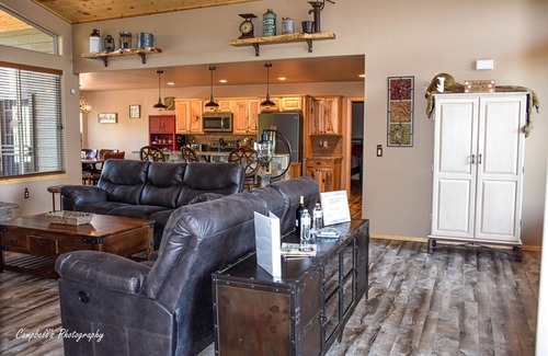 Show Low Cabin | Modern Cabin Getaway with a Pine Tree View!