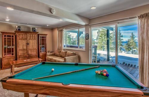 South Lake Tahoe Cabin | Modern Cabin, Panoramic Lake Tahoe Views, @ Heavenly Ski Slopes, Near State line