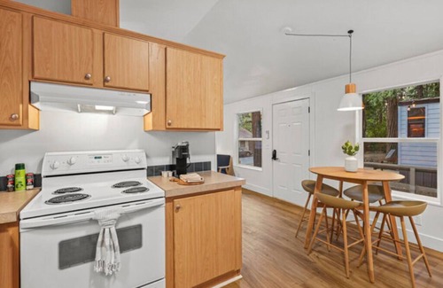 Dunsmuir Cabin | Modern Cabin - (Pine)