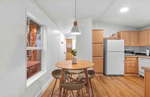 Dunsmuir Cabin | Modern Cabin - (Pine)