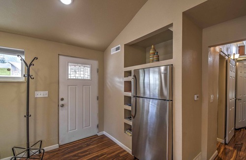 Manitou Springs Cabin | Modern Cabin Sleeps 5- Close in Manitou Springs and close to Garden of the Gods