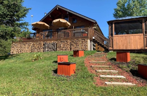 Riviere-Rouge Ski Chalet | Modern Cabin with stunning river views, hot tub