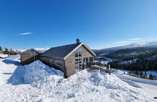 Voss Cabin | Modern cabin with fantastic view. Great hub for exploring Flåm, Voss, Hardanger