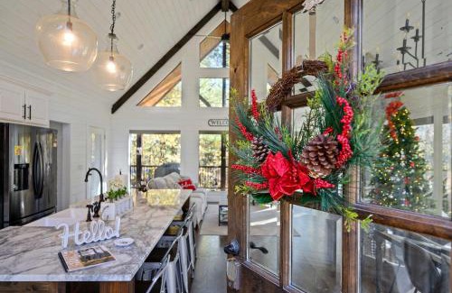 Broken Bow House | Modern Cabin with Hot Tub 1 Mi from Hochatown!