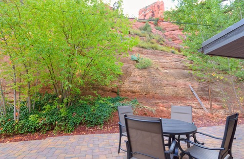 Sedona House | Modern cabins for 45 with views of the red rocks next to Slide Rock State park