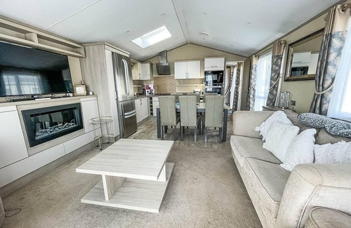 Kessingland House | Modern caravan with beautiful seaviews in Suffolk! ref 90023SV