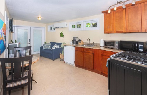 Antoneys Cay House | Modern Casita with Dock and pool steps from the beach With great Snorkeling