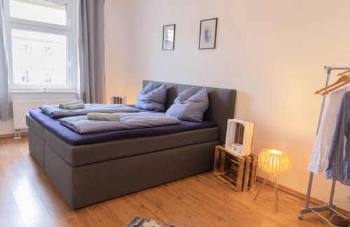 Bahnhofsviertel Apartment | Modern, central, 5 min. To Hbhf. + Kitchen, Netflix + WiFi