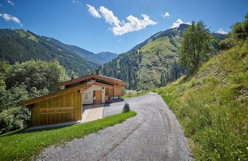Viehhofen Ski Chalet | Modern chalet with sauna