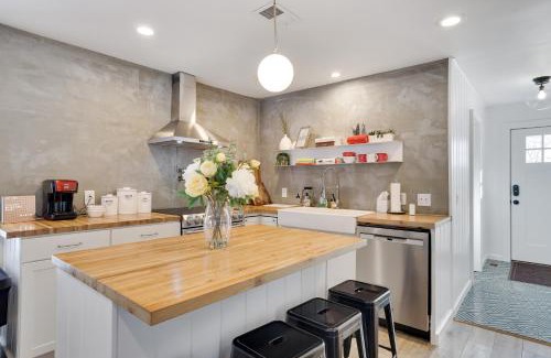 Tobyhanna Ski Chalet | Modern chalet for 8 people with Fireplace, Hot Tub and nearby Skiing