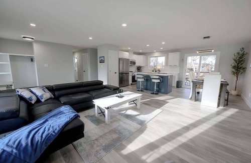Grande Prairie House | Modern Charm | Full House | Free WI-FI