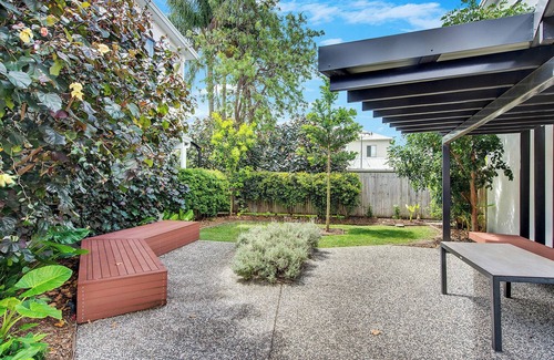 Bulimba Apartment | Modern, chic 3BR townhouse in luxury complex, top location, free wifi