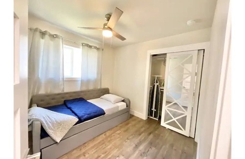 North Austin Civic Association House | Modern Chic Cozy ★ Beautiful Newly Renovated Home 5 min from The Domain