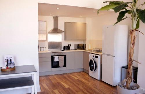 Leicester City Centre Apartment | Modern City Centre Apartment - Sleeps 4 - ideal for families, couples & professionals