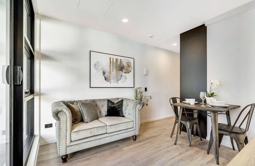 Newton Apartment | Modern City Studio
