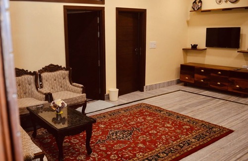 Agra Apartment | MODERN # CLEAN # KIDS FRIENDLY # SOAMI BAGH # DAYAL BAGH # QUITE # CONVENIENT
