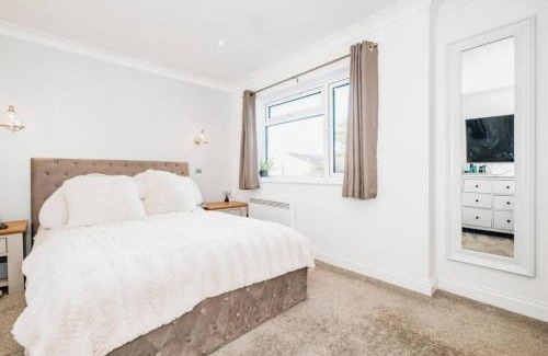 Lancing Apartment | Modern coastal 1 bed flat in Shoreham