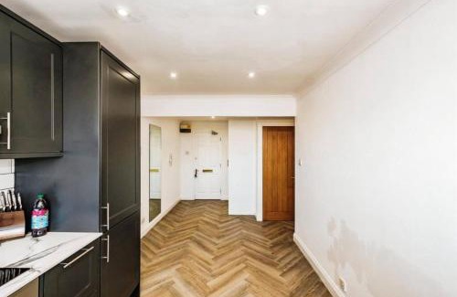 Lancing Apartment | Modern coastal 1 bed flat in Shoreham