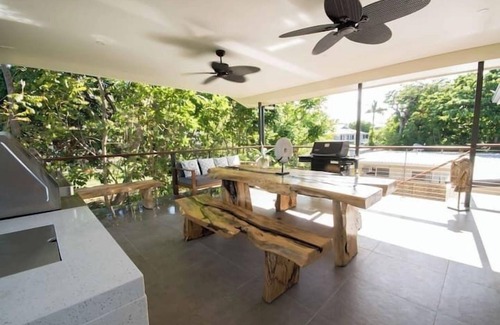 North Ward House | Modern Coastal Escape | Walk to Beach, Cafes & CBD