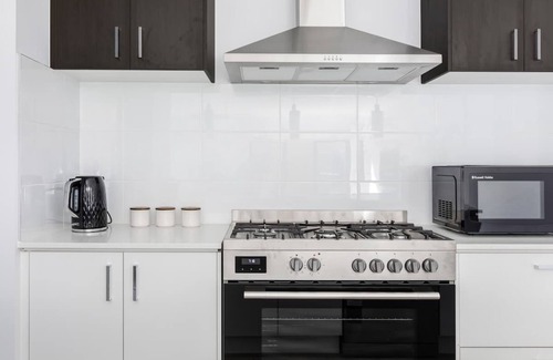 Avondale Heights House | Modern Comfort in Avondale Heights Family Home