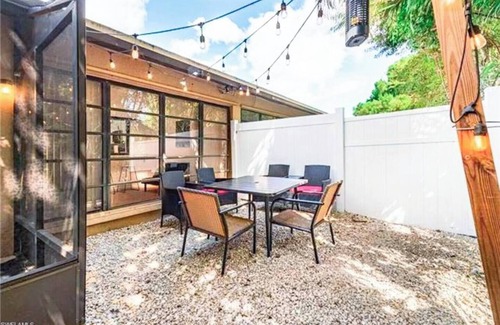 Lochmoor Waterway Estates House | Modern Comfort: Spacious Home, Garden Viewnn