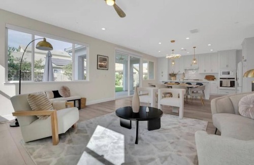 Stockton House | Modern Comfort: Stockton Edition
