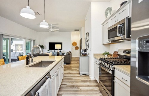 Okahumpka House | Modern comfort with a vibrant community feel