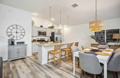 Okahumpka House | Modern comfort with a vibrant community feel