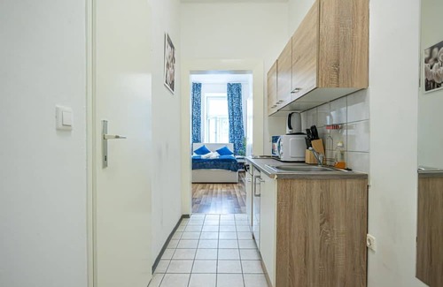 Penzing Apartment | Modern Comforts: Chic Studio Apt Centrally Located